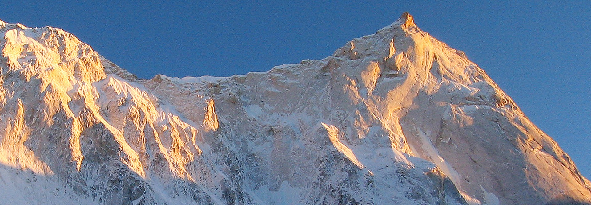 De berg roept.... (de top van de Changabang in het avondlicht)