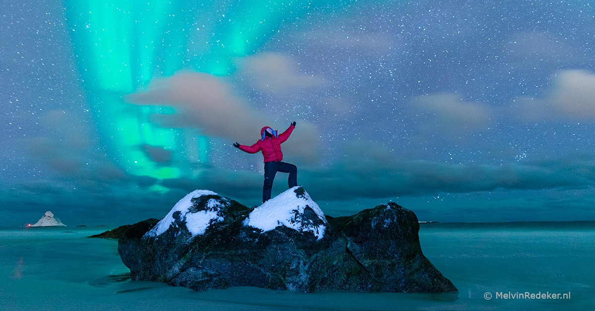 Spreker en avonturier Melvin Redeker onder het Noorderlicht in Arctisch Noorwegen